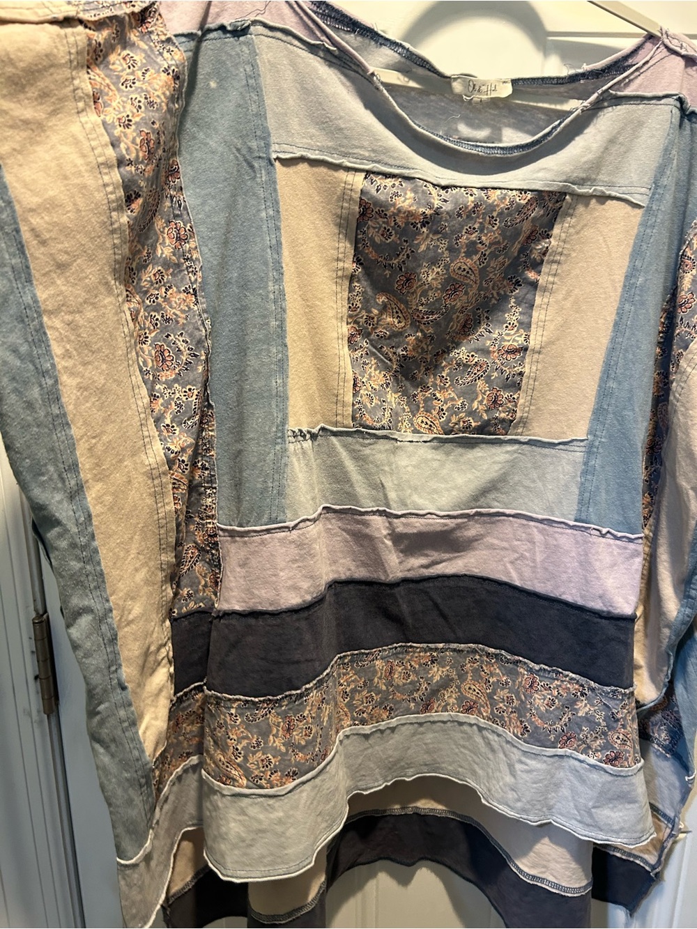 Oli & Hali Patchwork Floral Short-Sleeve Women's Top in Blue and Cream - Picture 2 of 5